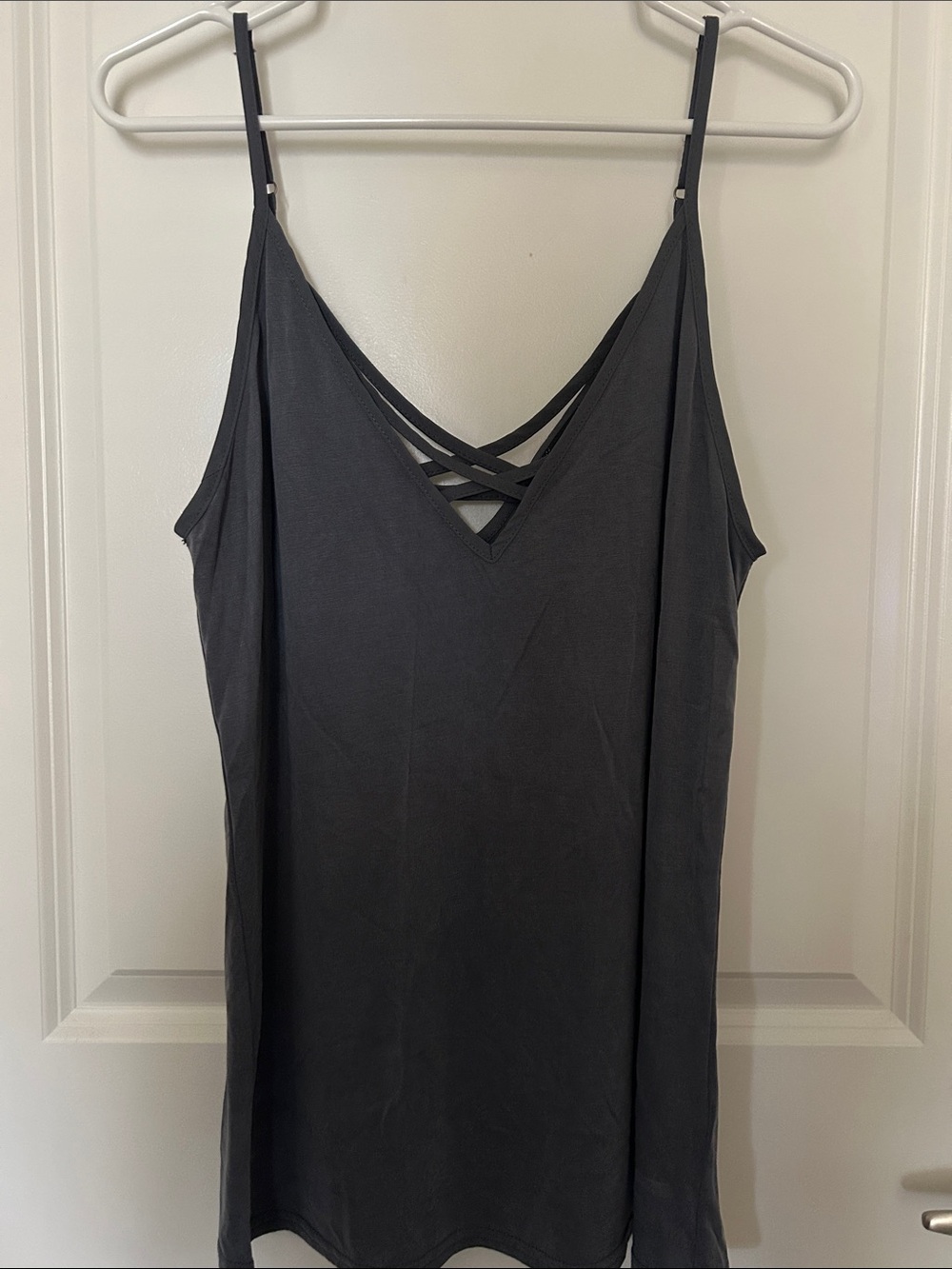Women’s Charcoal Strappy V-Neck Tank Top, size XL NWOT